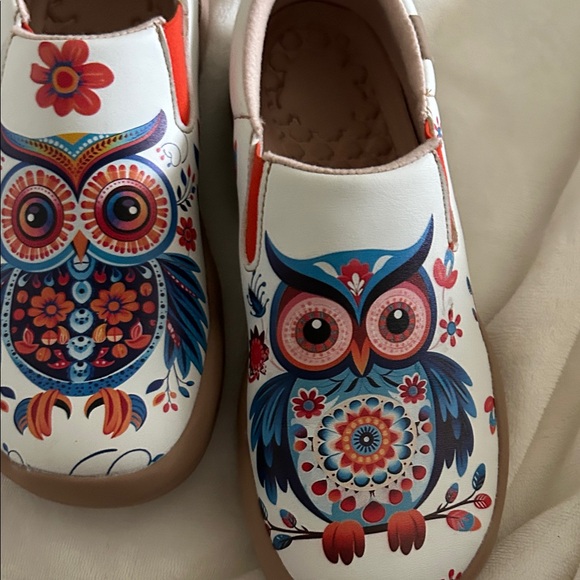 UIN Women's Owl Design Slip-On Shoes - White and Brown - Picture 3 of 5